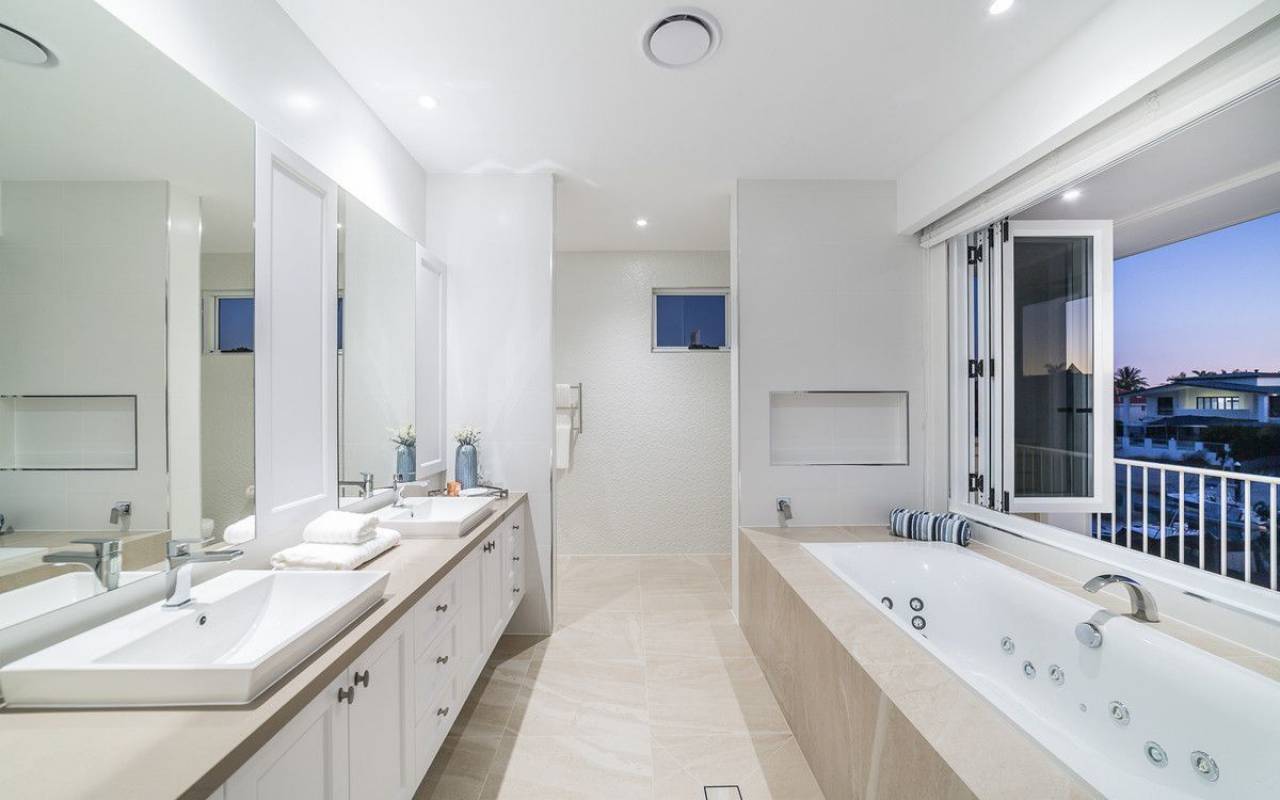 20 Seafarer Court, Surfers Paradise, QLD 4217 AU