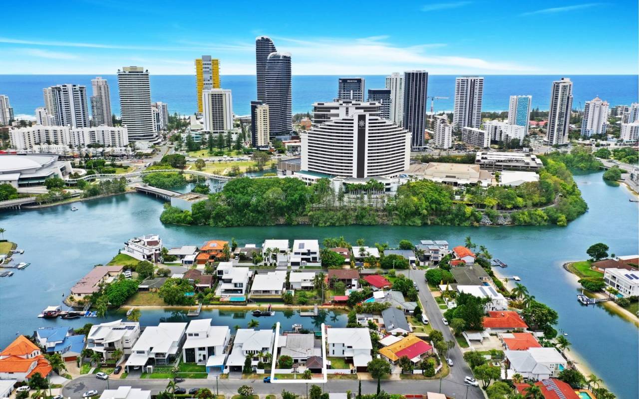4 Lotus Key, Broadbeach Waters, QLD 4218 AU