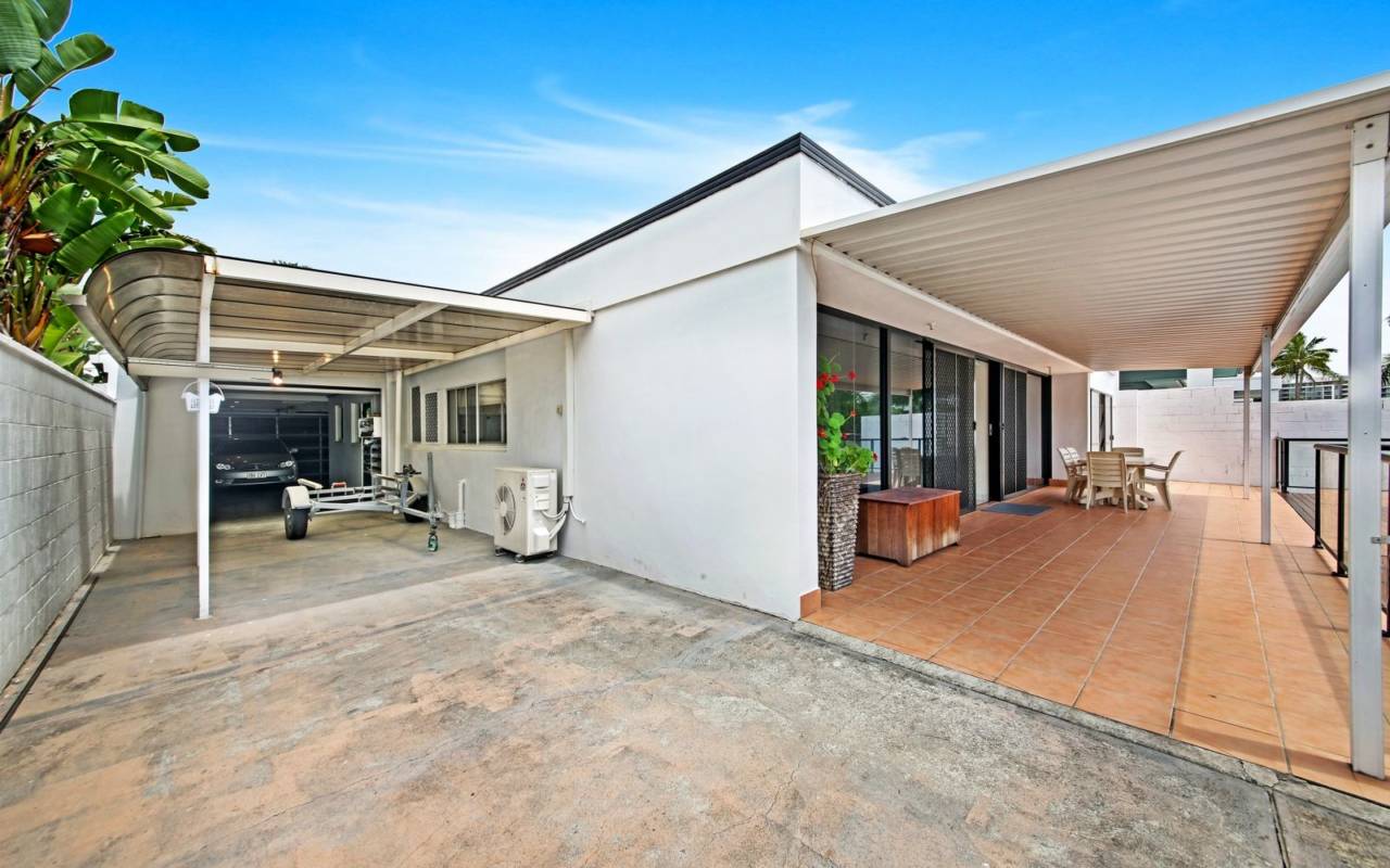 4 Lotus Key, Broadbeach Waters, QLD 4218 AU