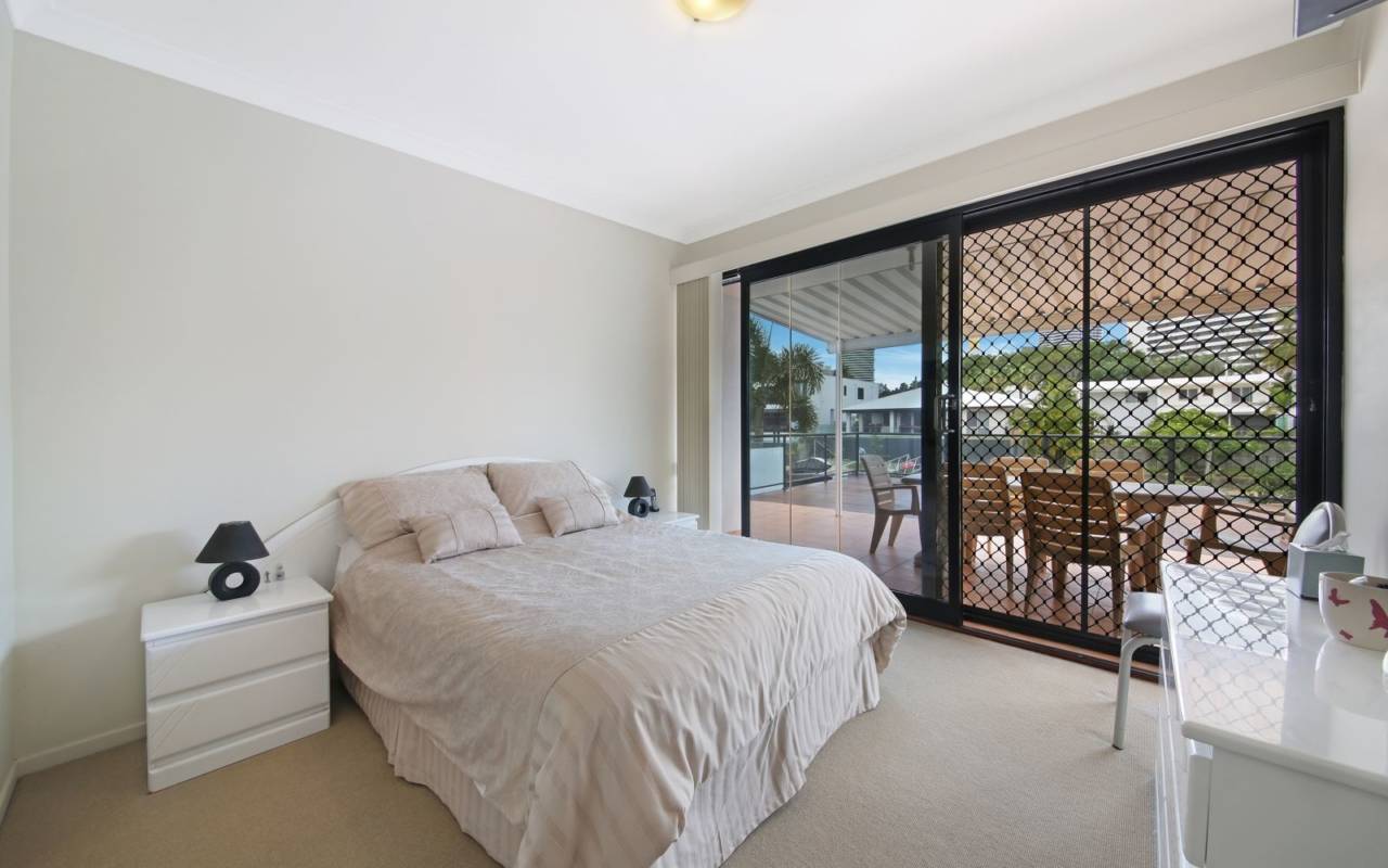 4 Lotus Key, Broadbeach Waters, QLD 4218 AU