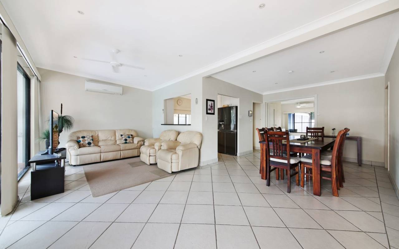 4 Lotus Key, Broadbeach Waters, QLD 4218 AU