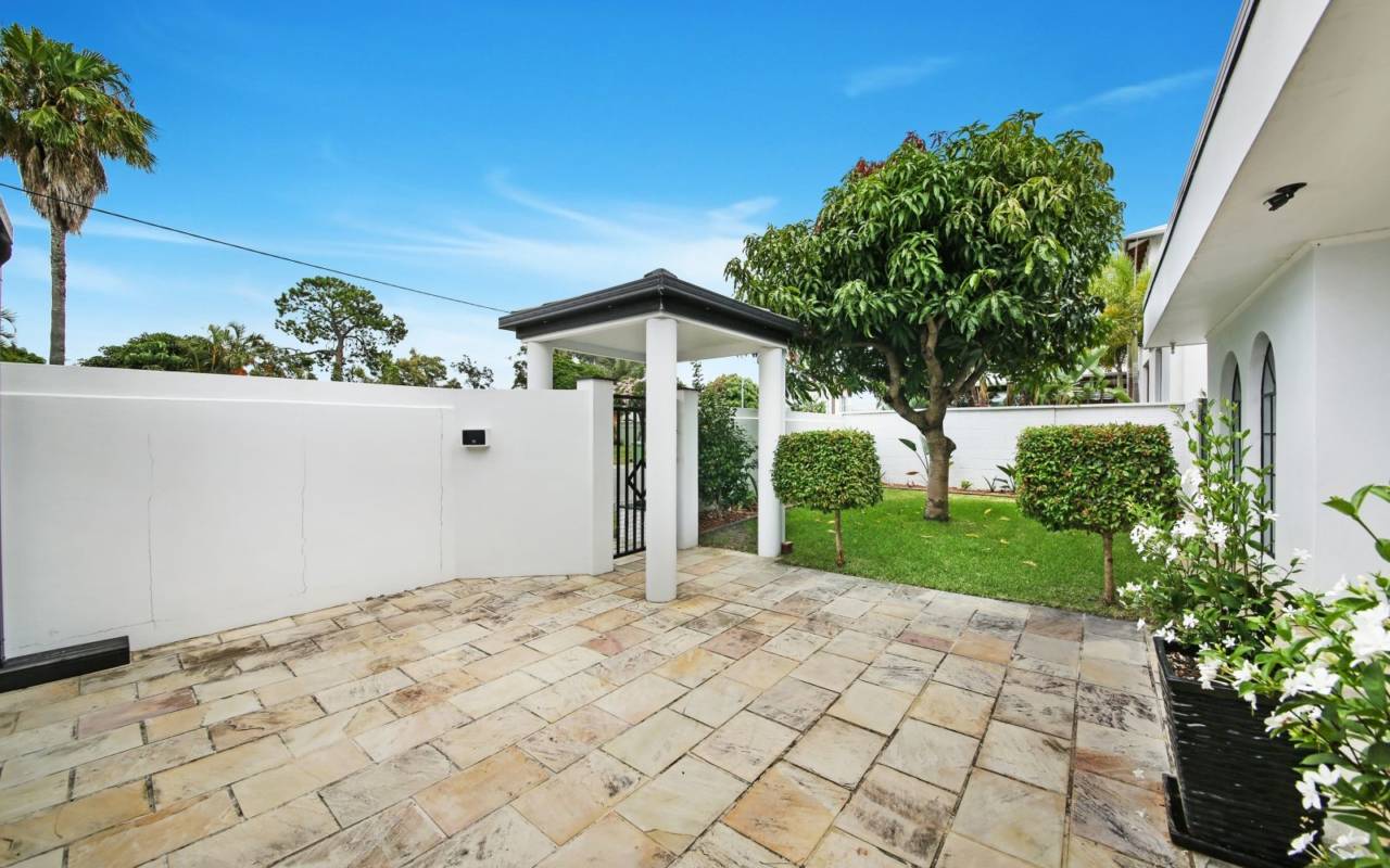 4 Lotus Key, Broadbeach Waters, QLD 4218 AU