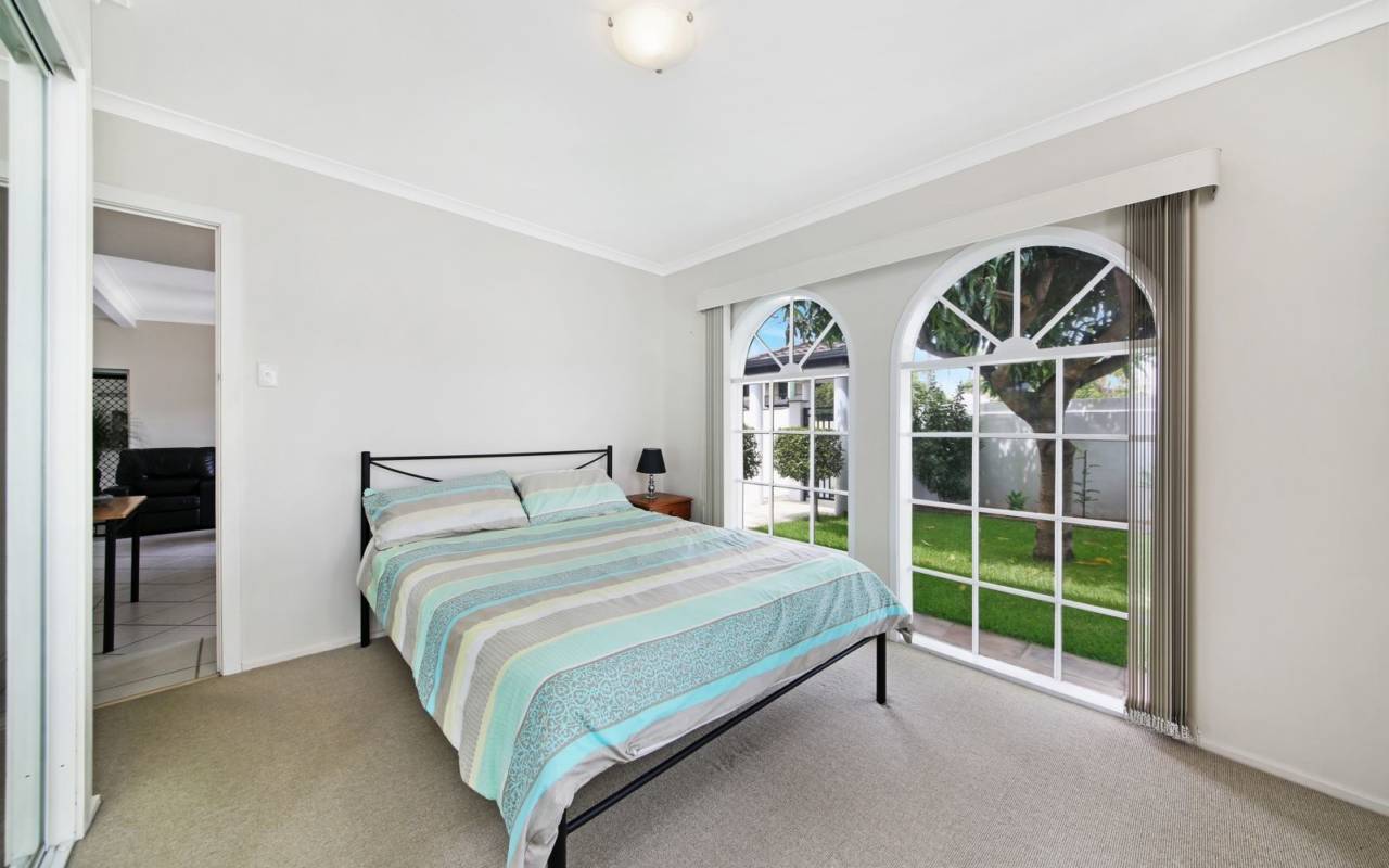 4 Lotus Key, Broadbeach Waters, QLD 4218 AU