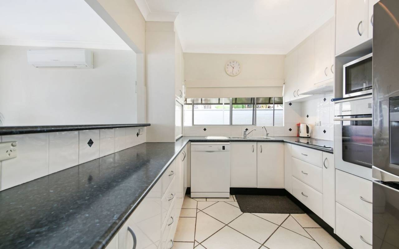 4 Lotus Key, Broadbeach Waters, QLD 4218 AU