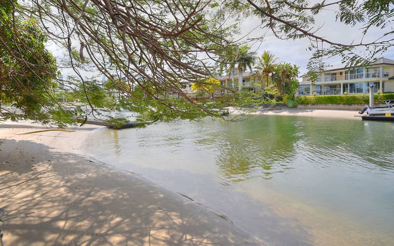 18 Etna Street, Isle Of Capri, Qld 4217 AU