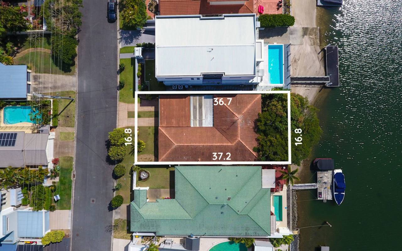 18 Etna Street, Isle Of Capri, Qld 4217 AU