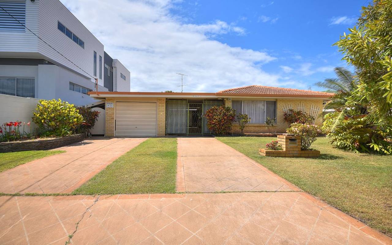 18 Etna Street, Isle Of Capri, Qld 4217 AU
