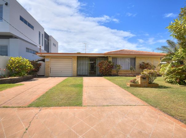 18 Etna Street, Isle Of Capri, Qld 4217 AU