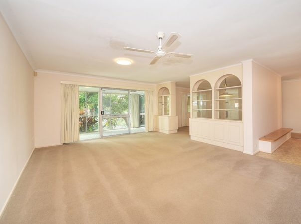 18 Etna Street, Isle Of Capri, Qld 4217 AU