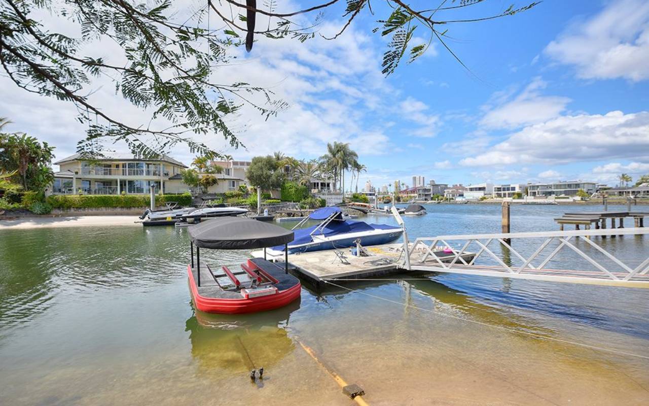 18 Etna Street, Isle Of Capri, Qld 4217 AU