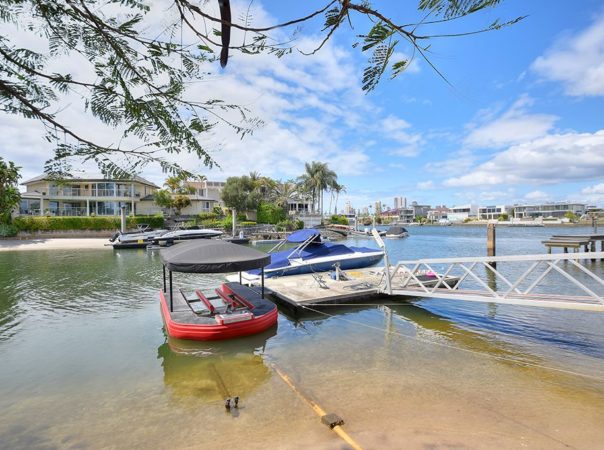 18 Etna Street, Isle Of Capri, Qld 4217 AU