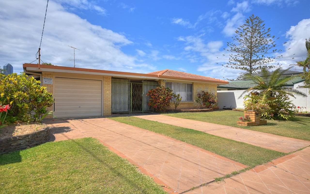 18 Etna Street, Isle Of Capri, Qld 4217 AU