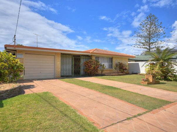 18 Etna Street, Isle Of Capri, Qld 4217 AU