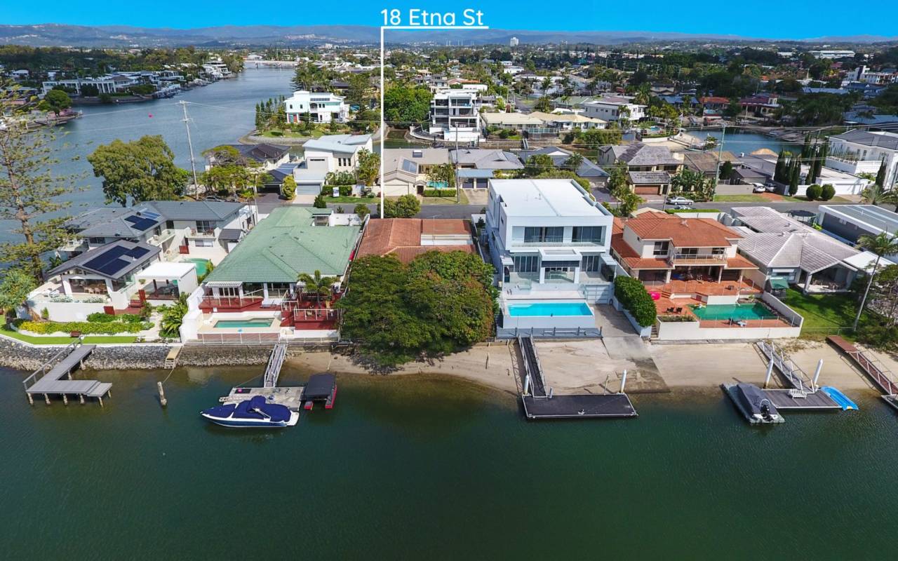 18 Etna Street, Isle Of Capri, Qld 4217 AU