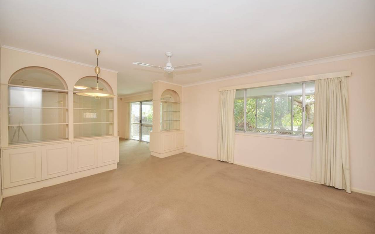 18 Etna Street, Isle Of Capri, Qld 4217 AU