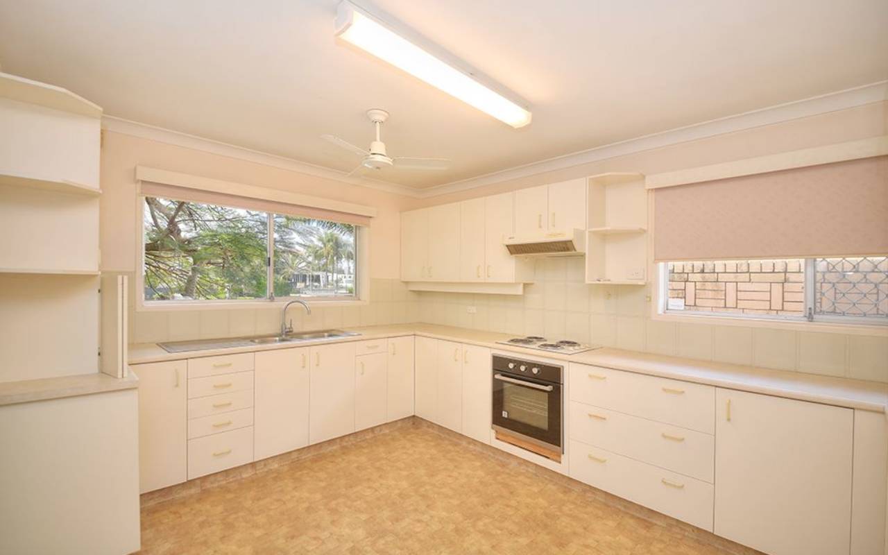 18 Etna Street, Isle Of Capri, Qld 4217 AU