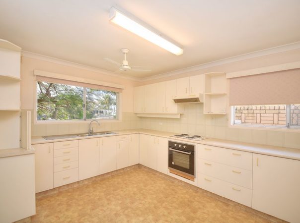 18 Etna Street, Isle Of Capri, Qld 4217 AU
