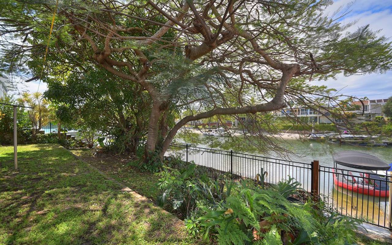 18 Etna Street, Isle Of Capri, Qld 4217 AU