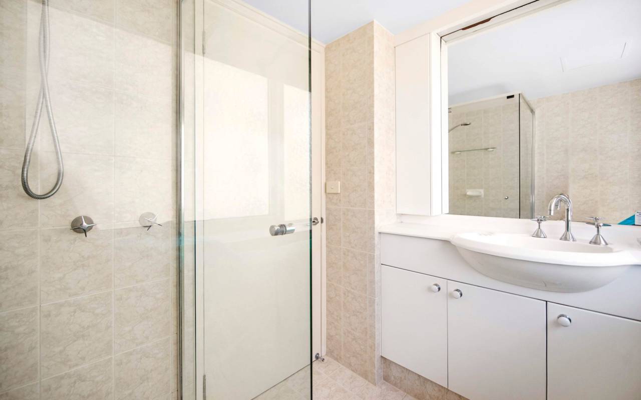 4/3 Garfield Terrace, Surfers Paradise, QLD 4217 AU