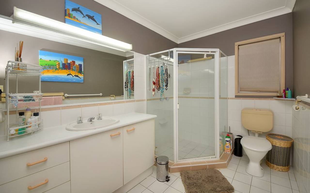 5 Harris Street, Labrador, QLD 4215 AU