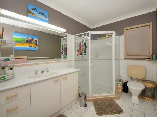 5 Harris Street, Labrador, QLD 4215 AU