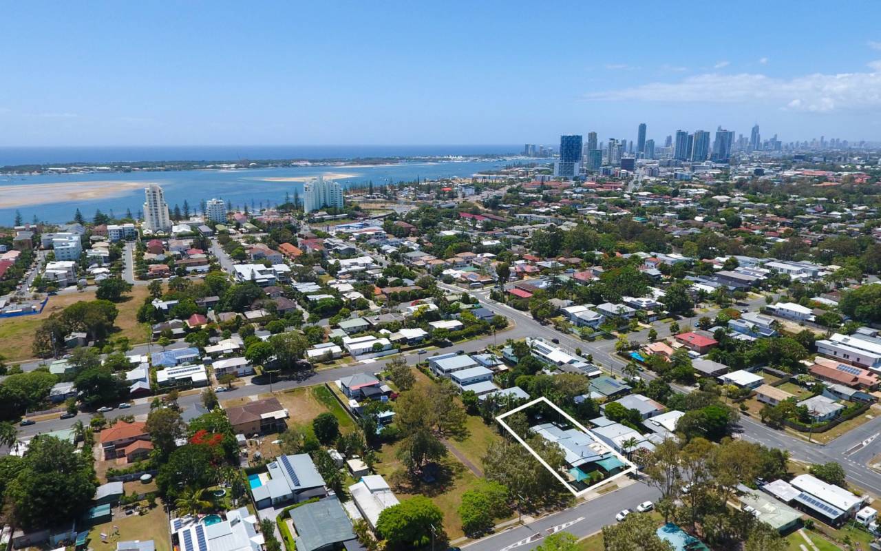 5 Harris Street, Labrador, QLD 4215 AU