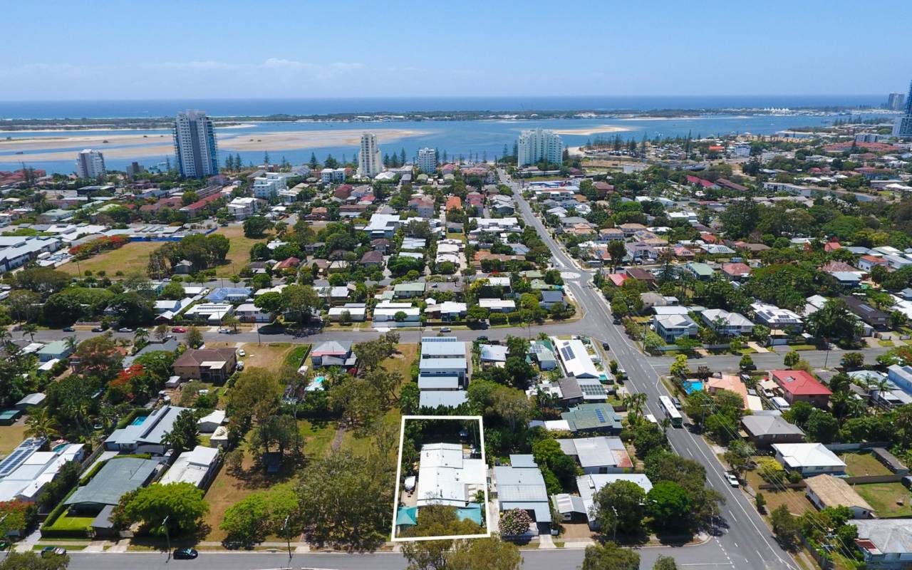 5 Harris Street, Labrador, QLD 4215 AU