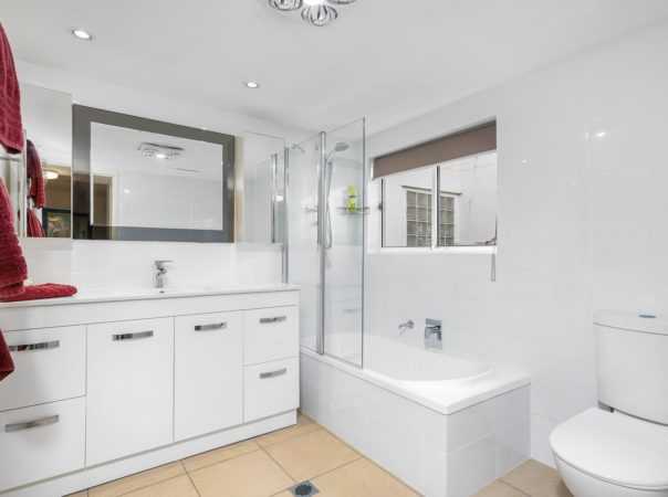 31/26 Old Burleigh Road, Surfers Paradise, QLD 4217 AU