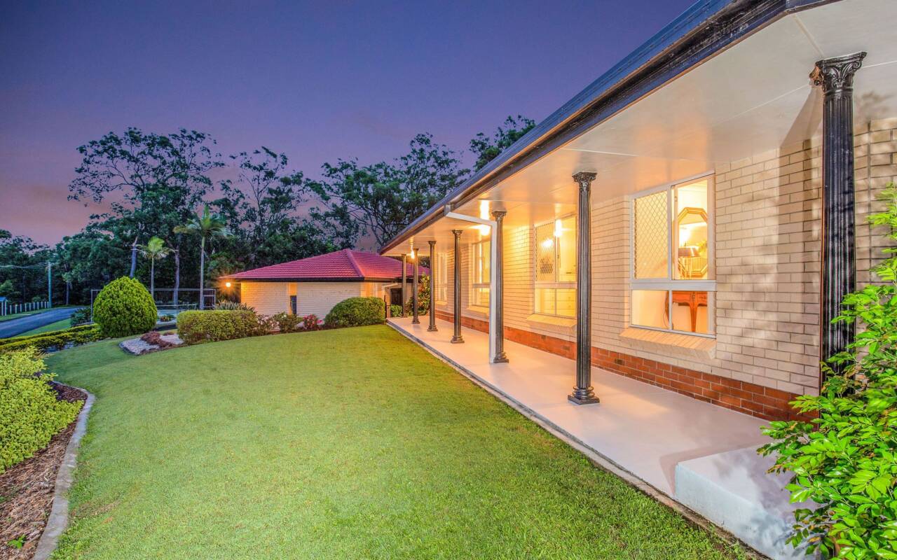 2 Crocus Way, Gaven, QLD 4211 AU