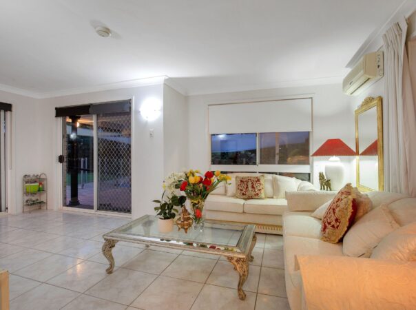 2 Crocus Way, Gaven, QLD 4211 AU