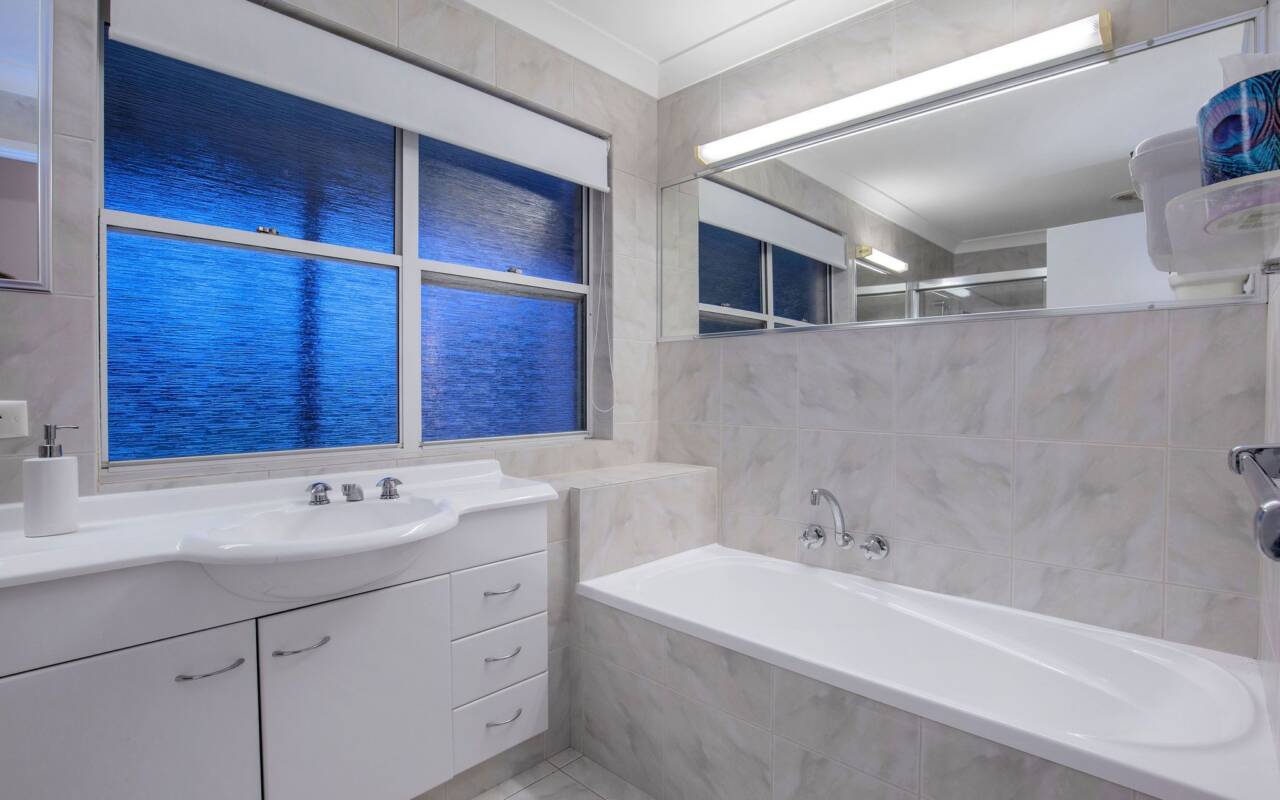 2 Crocus Way, Gaven, QLD 4211 AU