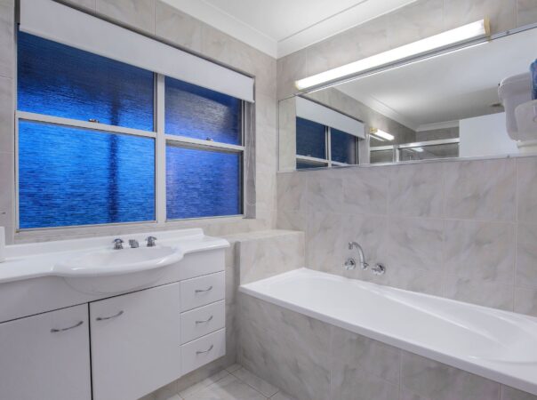 2 Crocus Way, Gaven, QLD 4211 AU