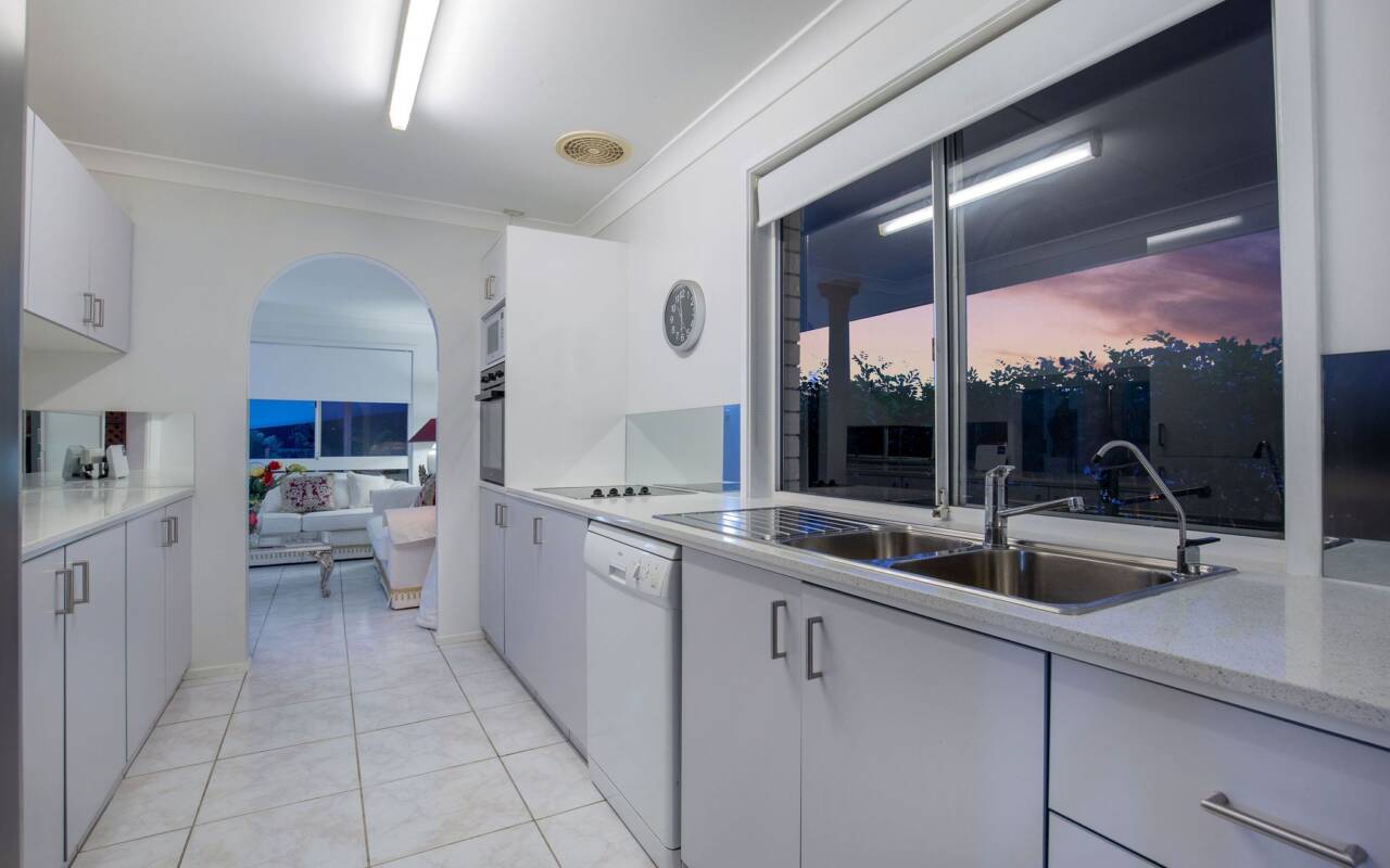 2 Crocus Way, Gaven, QLD 4211 AU