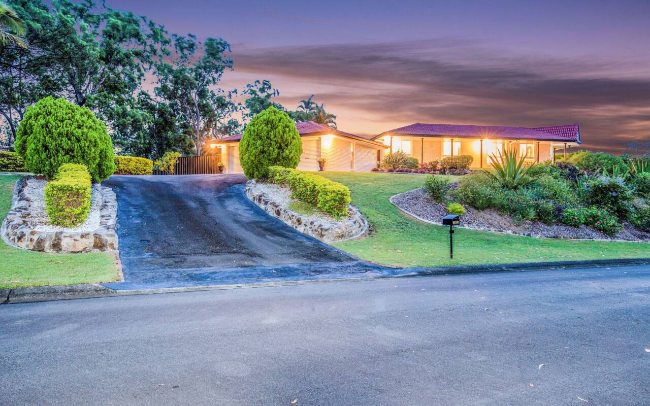 2 Crocus Way, Gaven, QLD 4211 AU