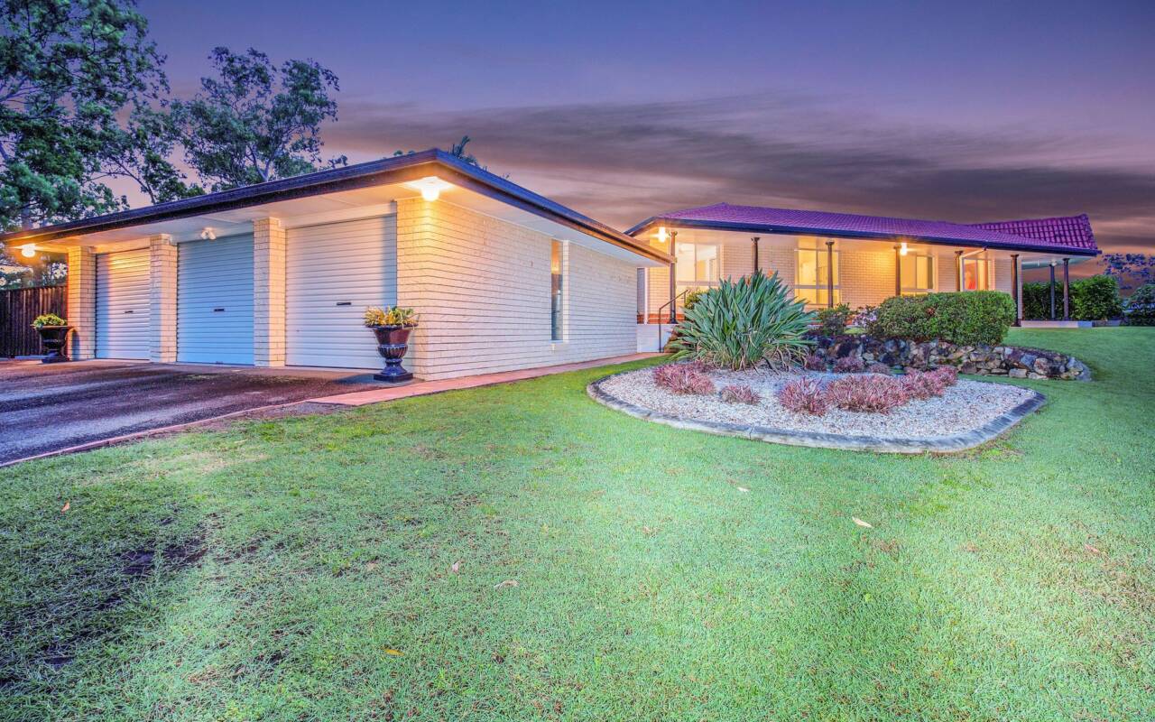 2 Crocus Way, Gaven, QLD 4211 AU