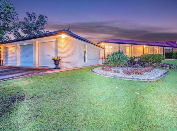2 Crocus Way, Gaven, QLD 4211 AU