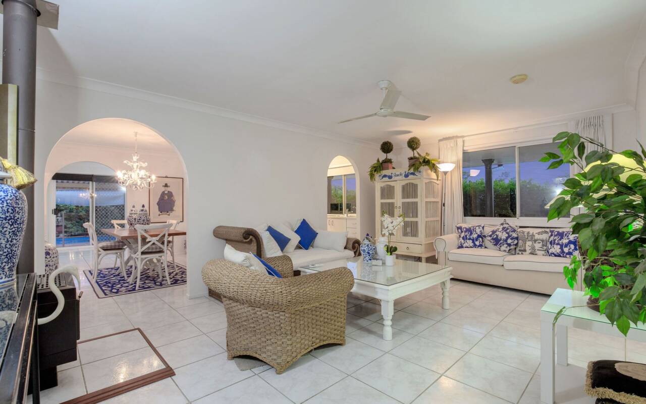 2 Crocus Way, Gaven, QLD 4211 AU