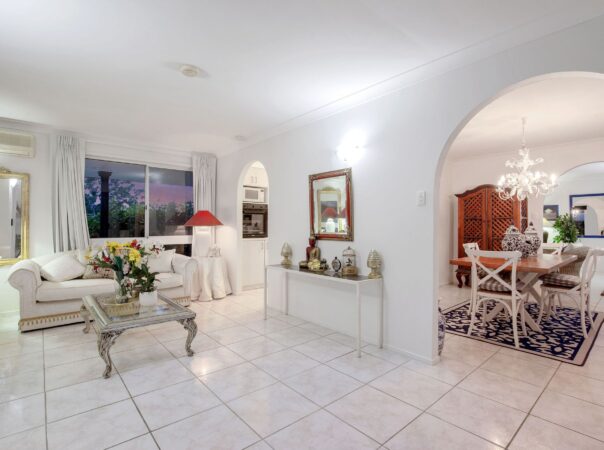 2 Crocus Way, Gaven, QLD 4211 AU