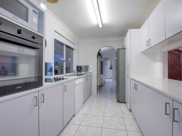 2 Crocus Way, Gaven, QLD 4211 AU