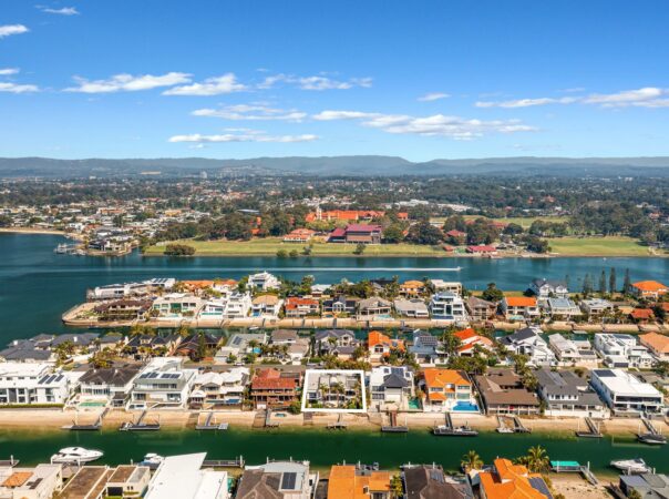 31 Norseman Court, Paradise Waters, Qld 4217 AU