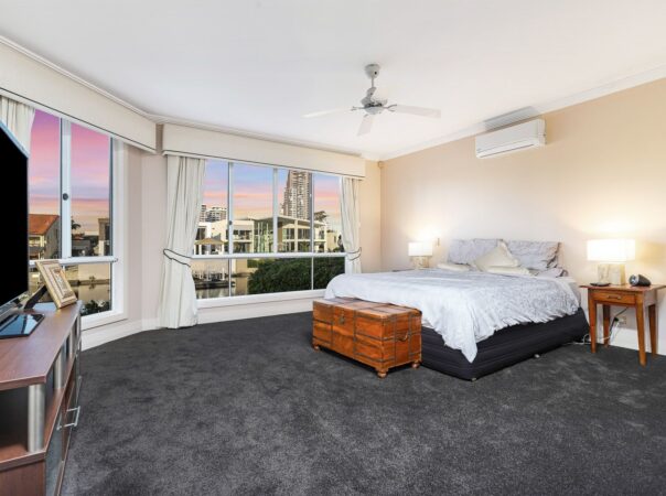 31 Norseman Court, Paradise Waters, Qld 4217 AU