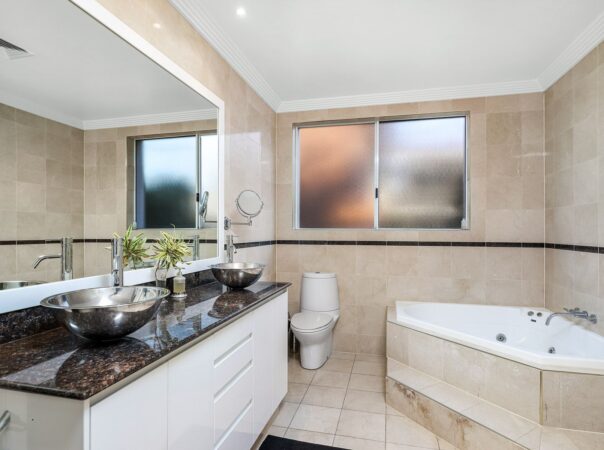 31 Norseman Court, Paradise Waters, Qld 4217 AU