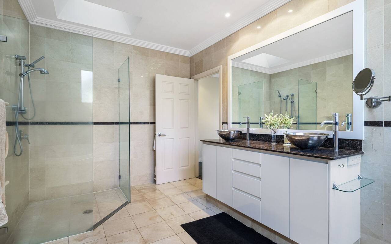 31 Norseman Court, Paradise Waters, Qld 4217 AU