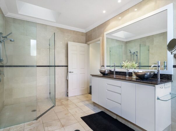 31 Norseman Court, Paradise Waters, Qld 4217 AU