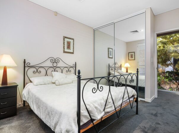 31 Norseman Court, Paradise Waters, Qld 4217 AU