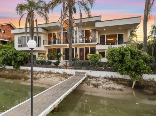 31 Norseman Court, Paradise Waters, Qld 4217 AU