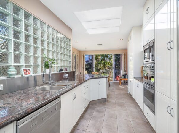 31 Norseman Court, Paradise Waters, Qld 4217 AU