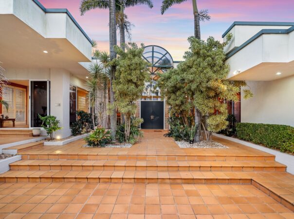 31 Norseman Court, Paradise Waters, Qld 4217 AU