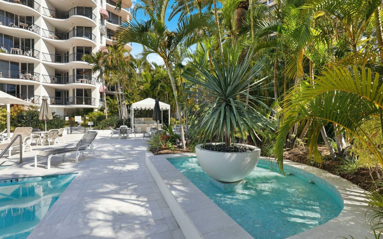 702/9 - 21 Beach Parade, Surfers Paradise, QLD 4217 AU
