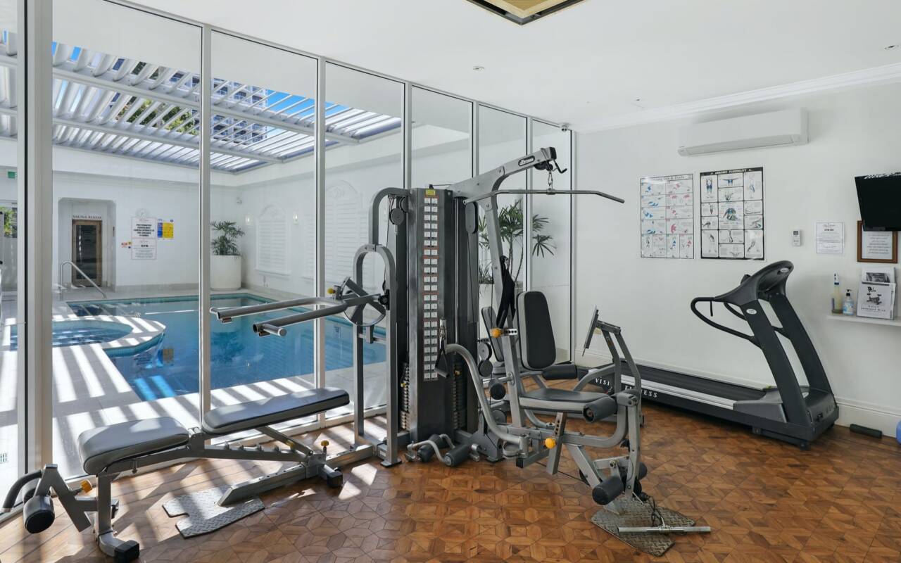 702/9 - 21 Beach Parade, Surfers Paradise, QLD 4217 AU